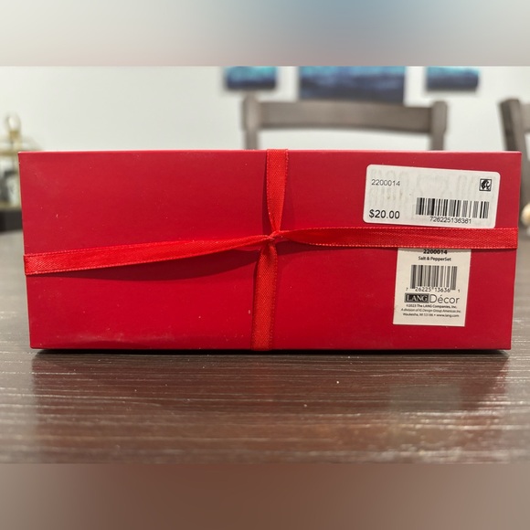 NWT 2-Piece Salt and Pepper Shaker Set with a Red Truck and Christmas Tree - Picture 5 of 5